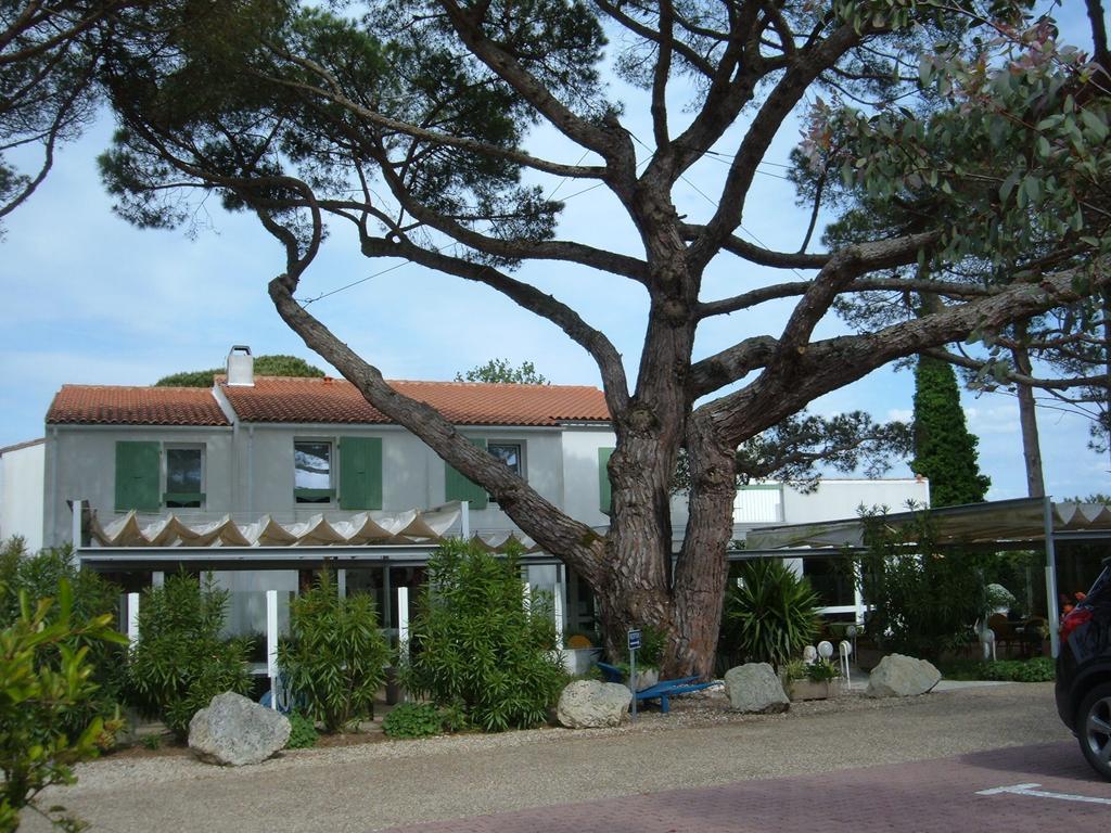 Hotel Le Parasol Ars-en-Ré Esterno foto